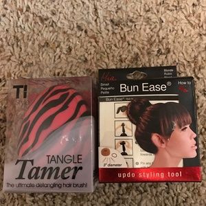 Blonde Bun Ease & Tangle Tamer NWT